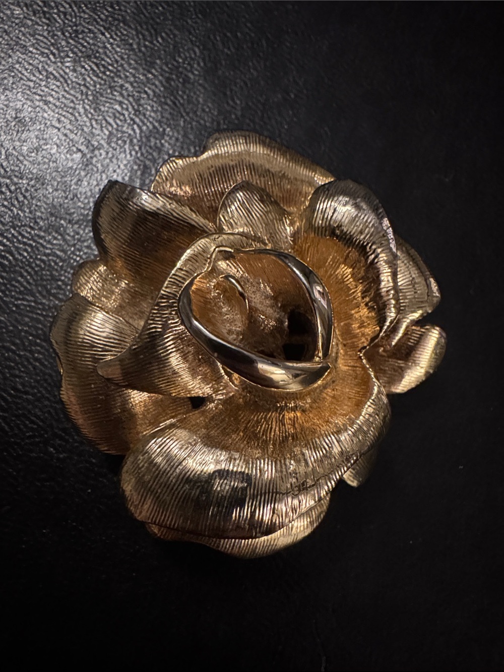 Vintage Joan Rivers flower gold tone brooch